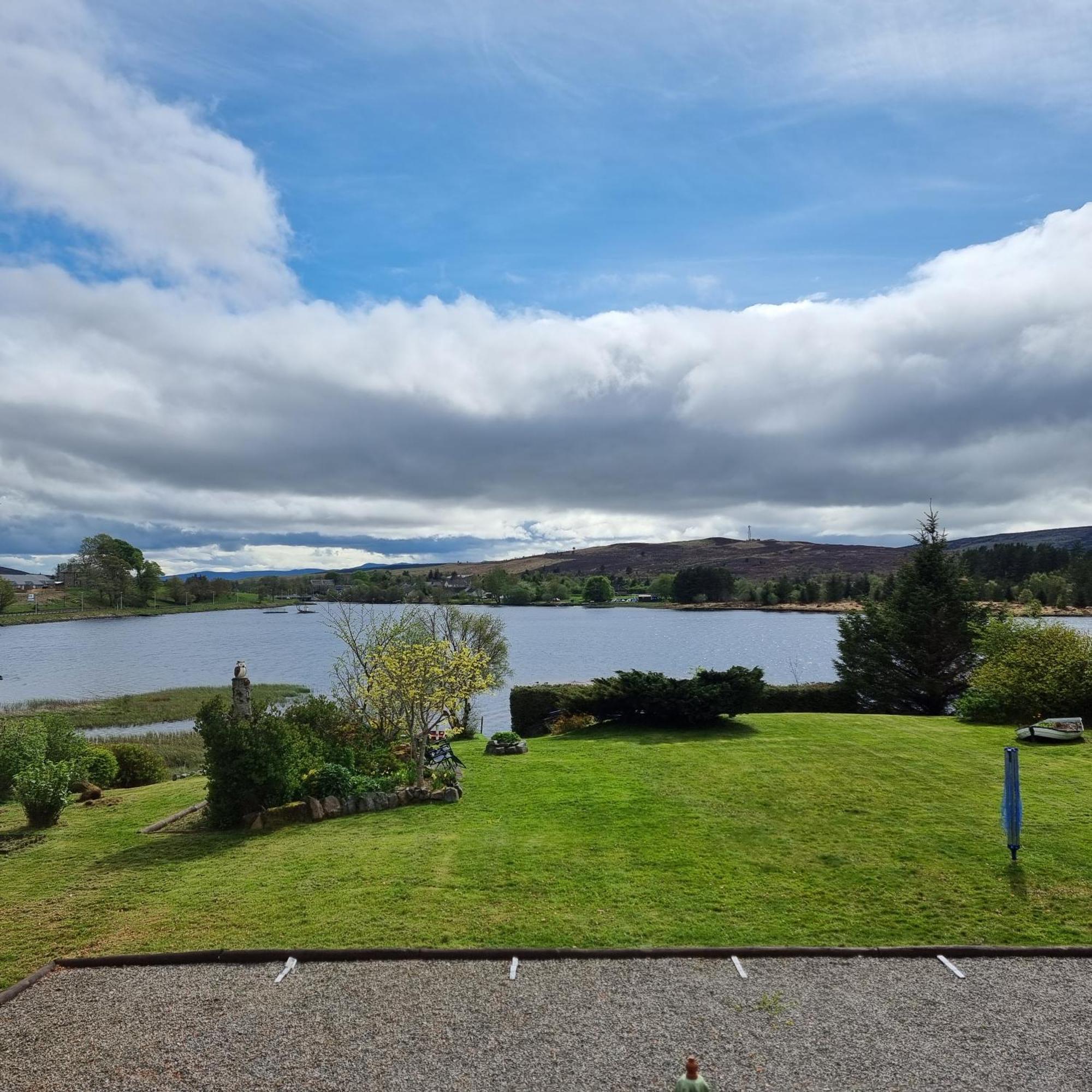 Loch View, Lairg Hotel Buitenkant foto